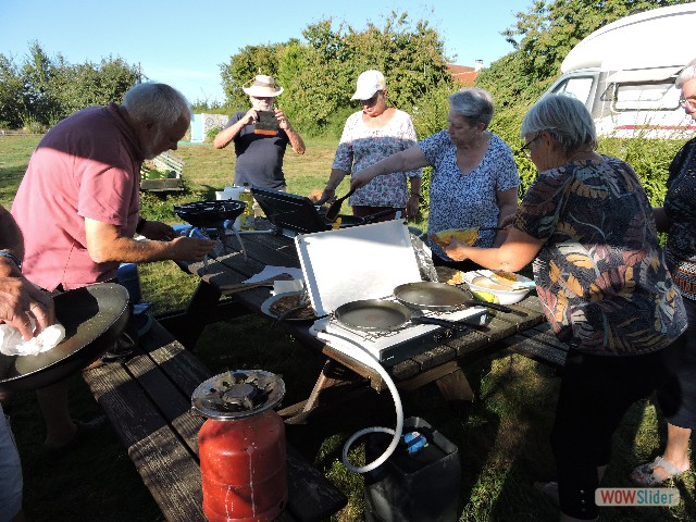 99_Chez Violette, on prépare les crêpes