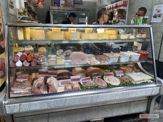 53_Vitrine de la charcuterie 53_Vitrine de la charcuterie