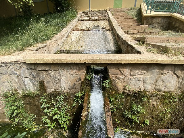 66_À la source