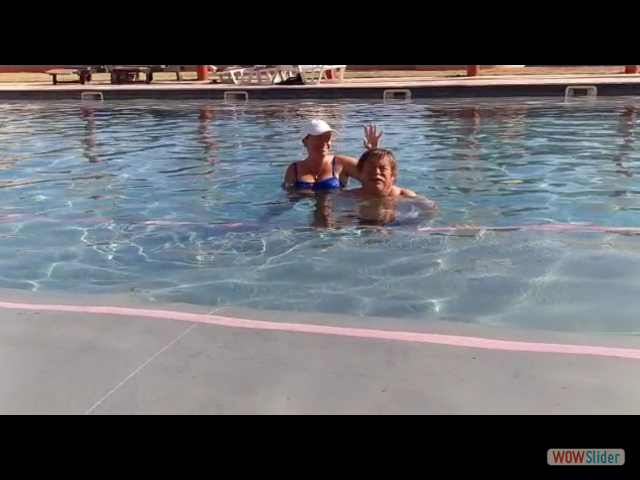 646b_Takat, on se piscine 646b_Takat, on se piscine