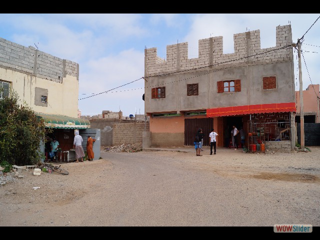 1431_Bakanou, courses au village